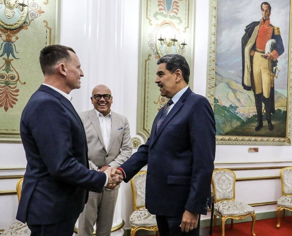 Le président vénézuélien Nicolas Maduro reçoit Richard Grenell, l'envoyé spécial du président américain Donald Trump, le 31 janvier au palais de Miraflores à Caracas.