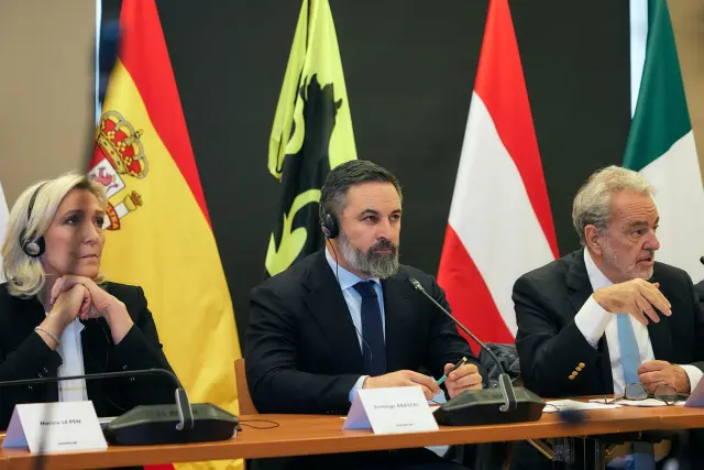 Santiago Abascal avec Marine Le Pen, lors de son élection en tant que président de Patriotes en novembre 2024.