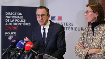 Le ministre de l'Intérieur, Bruno Retailleau, et la ministre des Comptes publics, Amélie de Montchalin, le 7 février 2025 à Lognes (Seine-et-Marne). (THOMAS SAMSON / AFP)