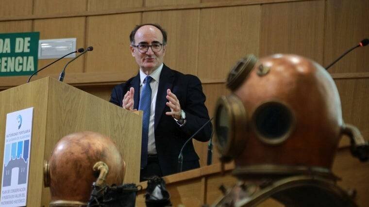 Gerardo Landaluce, président du port d'Algeciras, lors de la présentation de l'escafandre