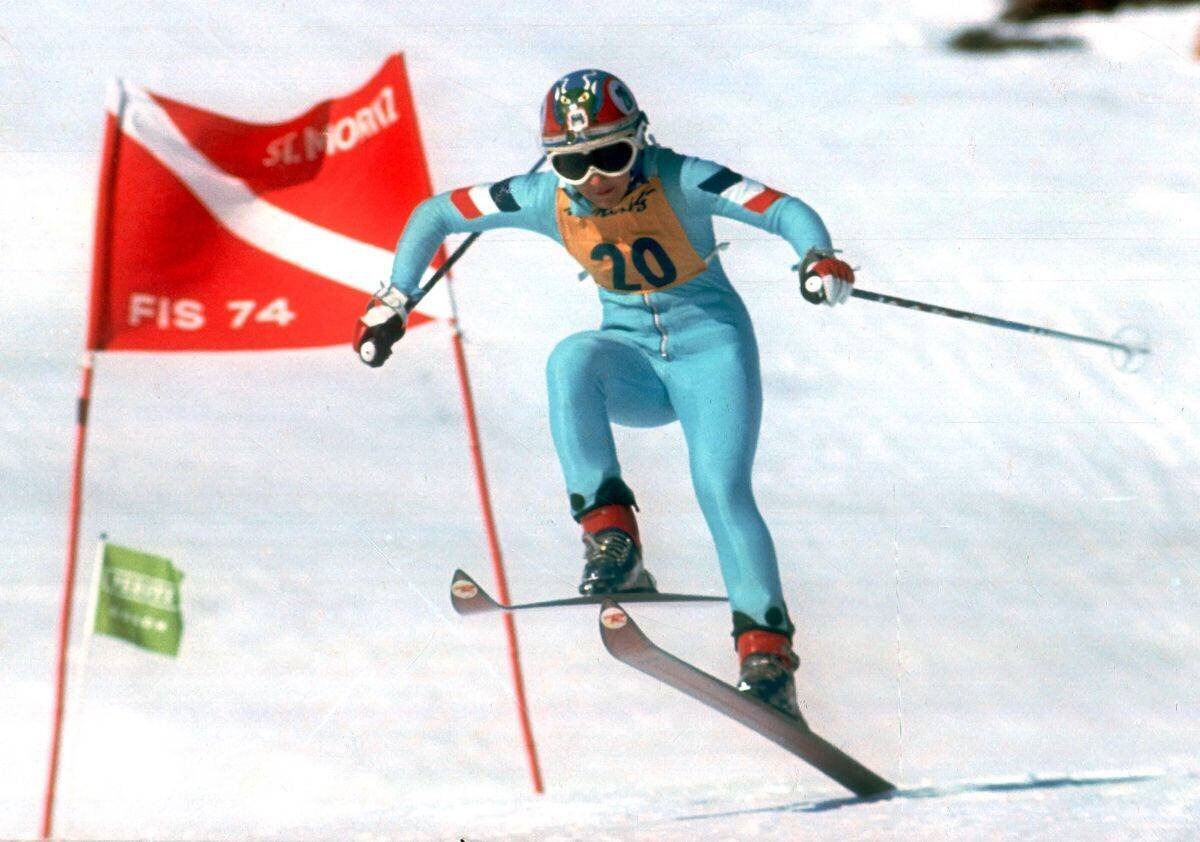 Annemarie Moser-Pröll en compétition de ski.