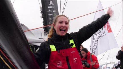 Violette Dorange accueillie par la foule aux Sables d’Olonne