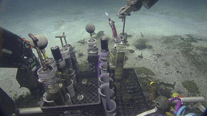 Équipement utilisé dans l'étude à environ 570 mètres sous la surface de l'océan au large de la Californie (NASA)