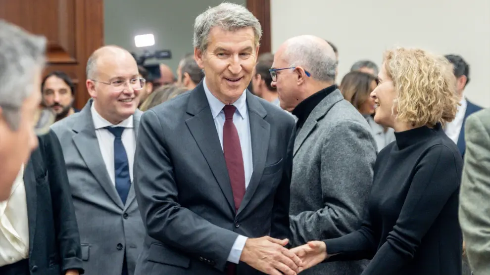 Feijóo demande une opposition ferme au Congrès et au Sénat.