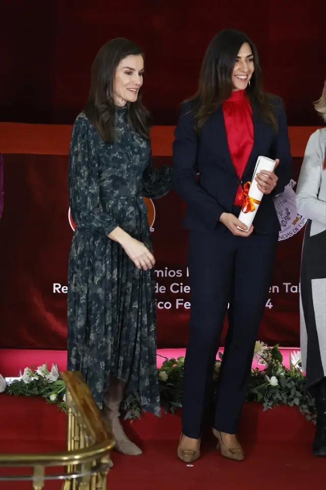 La Reine Letizia remet le Prix au Jeune Talent Scientifique Féminin à Ivana Gasulla