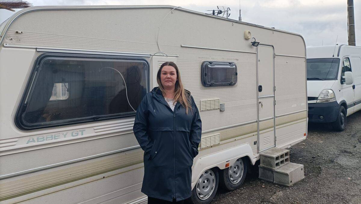 Noémie et sa famille vivent dans une caravane après avoir perdu sa maison dans les inondations à Saint-Nicolas-de-Redon