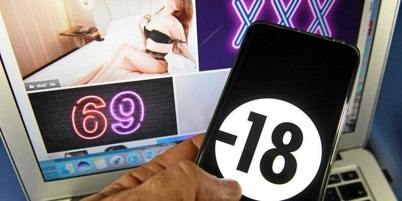 Dix-sept hommes ont été renvoyés devant la cour criminelle départementale pour viols en réunion et/ou traite d’êtres humains en bande organisée, notamment.