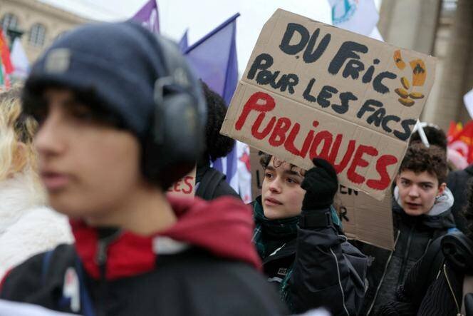 Rassemblement de protestation contre les coupes budgétaires dans les universités, Paris, 11 février 2025.