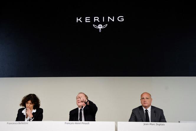 François-Henri Pinault (au centre), durant l’assemblée générale des actionnaires de Kering, au siège du groupe, à Paris, le 25 avril 2024.