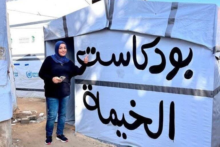 Madelin Shaklia a lancé le podcast de la tente avec des moyens modestes pour compenser son absence à la radio.