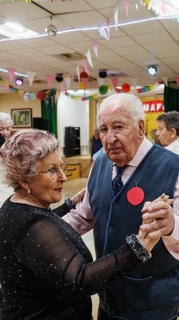 Taller de baile en una asociación de mayores