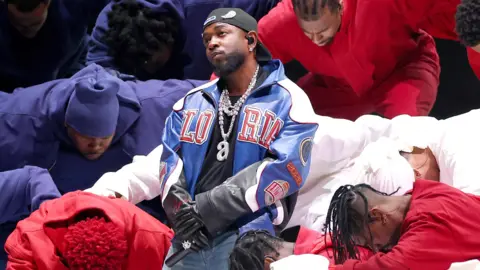 Kendrick Lamar lors de son spectacle au Super Bowl.