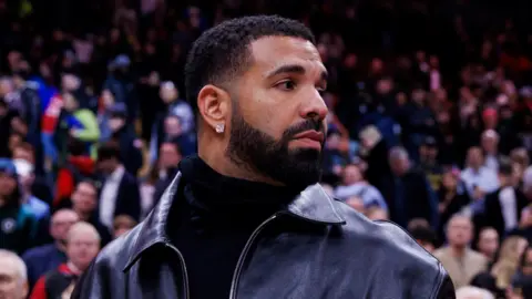 Drake lors d'un match de basket en janvier.