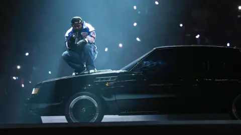 Kendrick Lamar lors de son spectacle au Super Bowl.