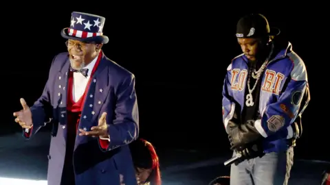 Samuel L. Jackson en tant qu'Uncle Sam lors du spectacle de Kendrick Lamar.