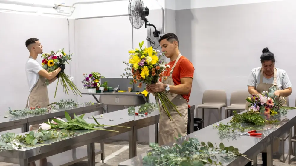 Flores Solidarias, un proyecto pionero que da empleo a personas sin hogar: 'Con nosotros descubren lo que es sentirse querido'