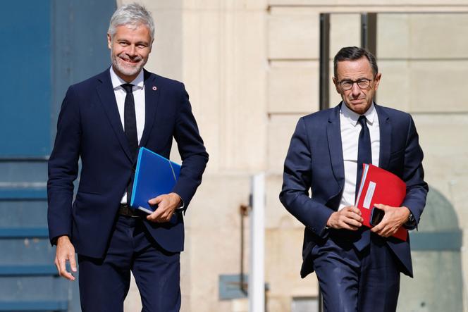 Laurent Wauquiez et Bruno Retailleau devant Matignon, à Paris le 19 septembre 2024.
