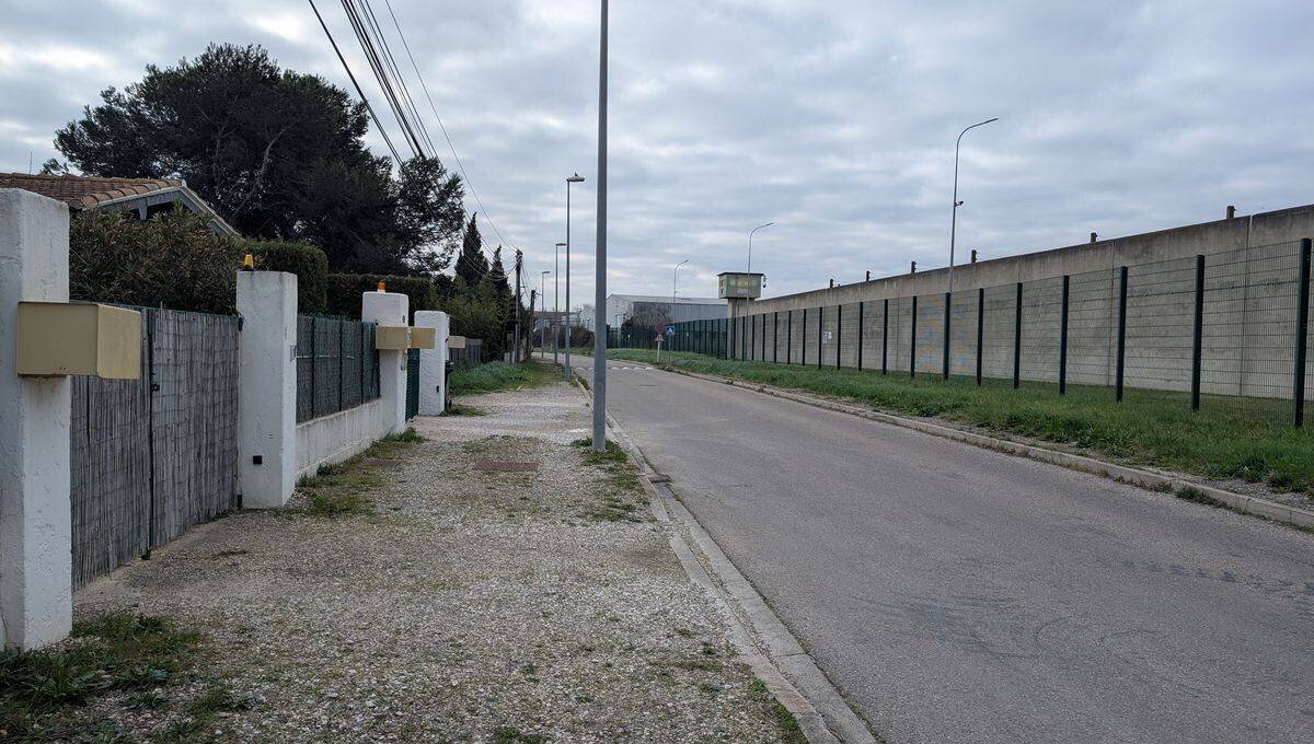 Certains habitants vivent depuis 20 ans en face de la maison centrale d'Arles.