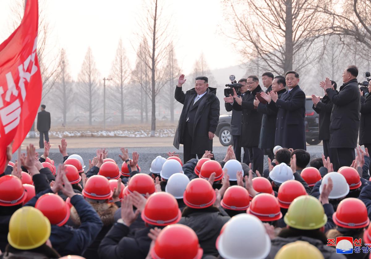 Kim Jong Un assiste à la cérémonie de construction de 10 000 logements.