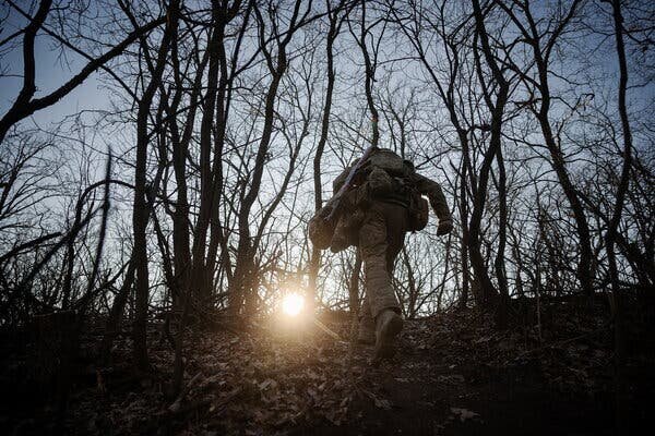 Forces spéciales ukrainiennes lors d'exercices d'entraînement dans la région du Donbass