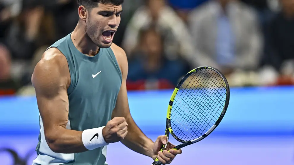 Carlos Alcaraz vuelve a las pistas tras ganar el torneo de Róterdam: pasa a octavos de Doha tras una trabajada victoria ante Marin Cilic