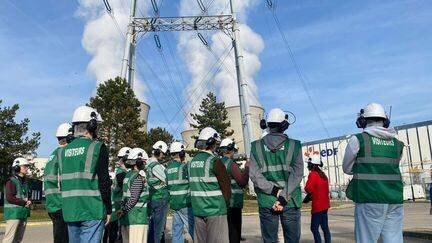 De futurs ingénieurs à la centrale du Bugey (Ain), lors d'une visite organisée par EDF dans le cadre de la semaine des métiers du nucléaire, le 20 février 2025. (LAURIANE DELANOE / FRANCEINFO / RADIO FRANCE)
