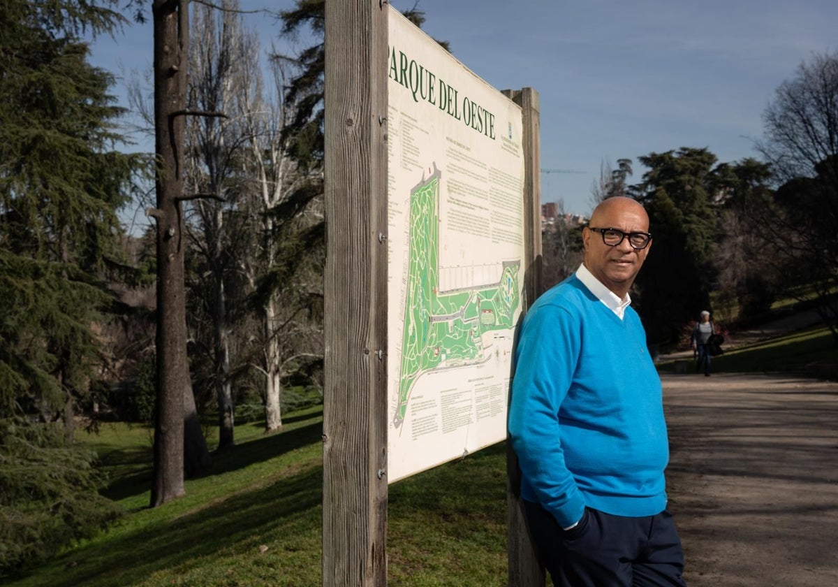 El locutor en el parque del Oeste