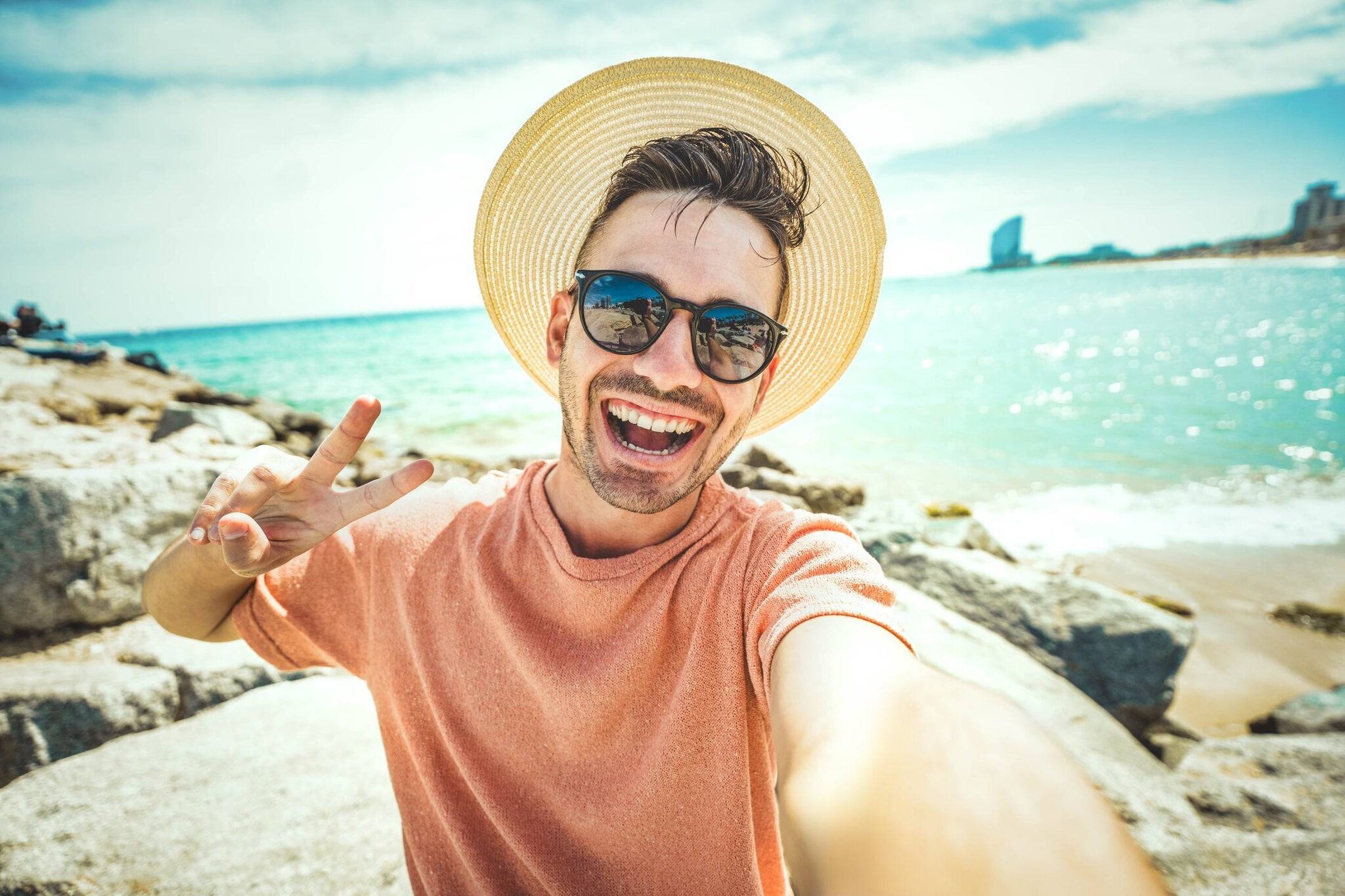 Des milliers de jeunes Britanniques se déplacent en Australie chaque année avec un visa de vacances-travail