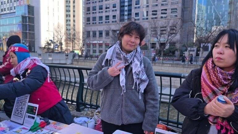 Lee Shun lors de la manifestation en faveur de la Palestine