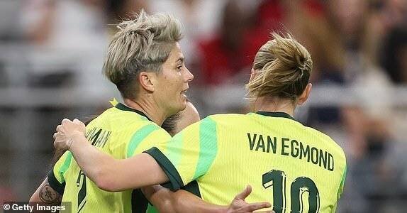 Michelle Heyman célèbre un but contre les États-Unis