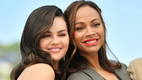 Selena Gomez et Zoe Saldana lors du photocall d'Emilia Pérez à Cannes