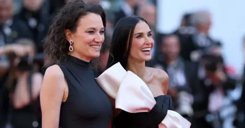 Coralie Fargeat et Demi Moore au Festival de Cannes