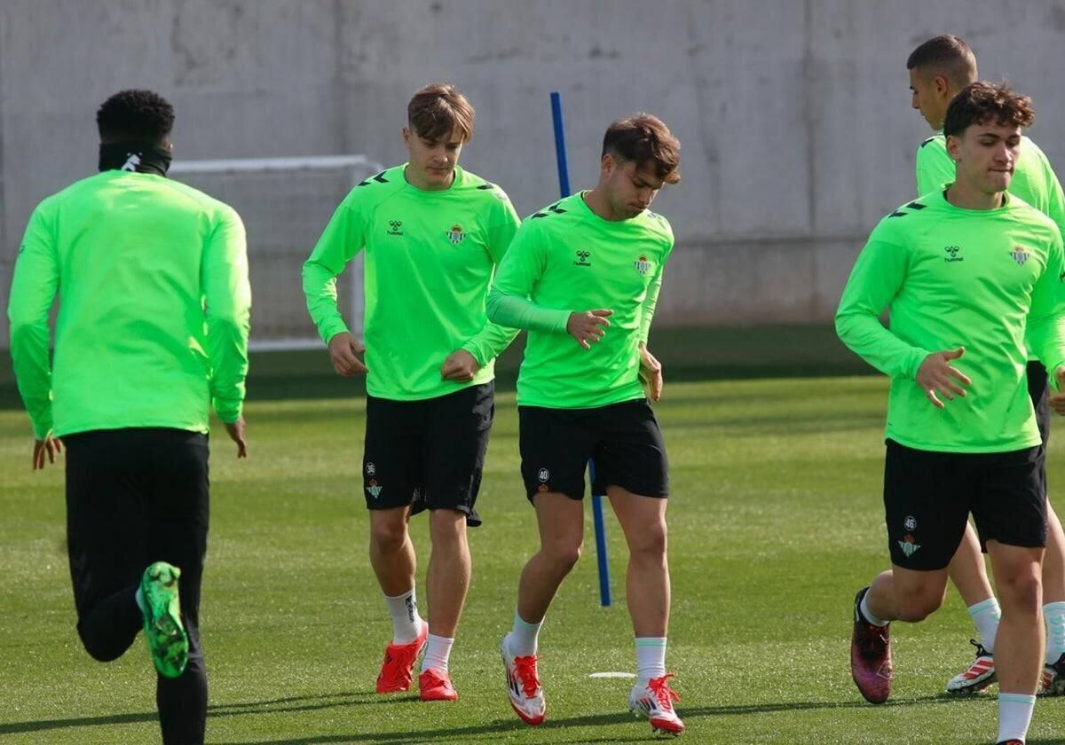 Ángel Ortiz durant un entraînement avec le Betis