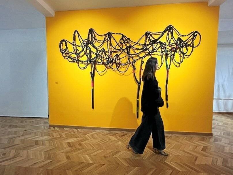 Une oeuvre de l'artiste marocain Mohamed Arejdal exposée au Comptoir des Mines Galerie.