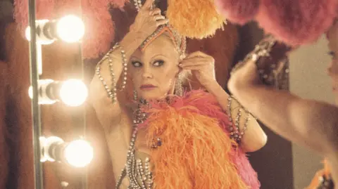 Pamela Anderson dans son rôle de Shelly dans The Last Showgirl