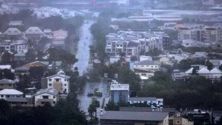 Une vue de la ville réunionnaise de La Possession, le 28 février 2025. (RICHARD BOUHET / AFP)