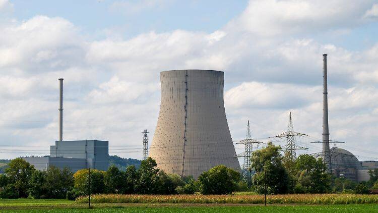 Herkömmliche Kernkraftwerke haben eine doppelt so hohe Leistung wie die jetzt geplanten modularen Kernkraftwerke.