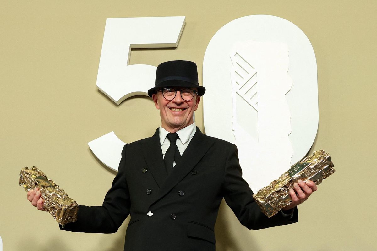 Jacques Audiard avec ses prix pour ‘Emilia Perez’ lors de la 50e cérémonie des César
