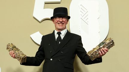 Jacques Audiard avec ses trophées lors des César 2025
