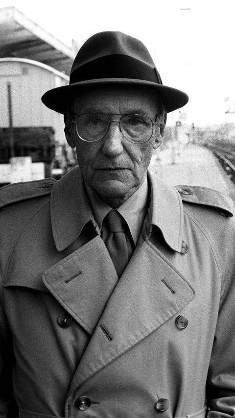 L’écrivain américain William S. Burroughs, à la gare de Bourges, en France, en 1984.