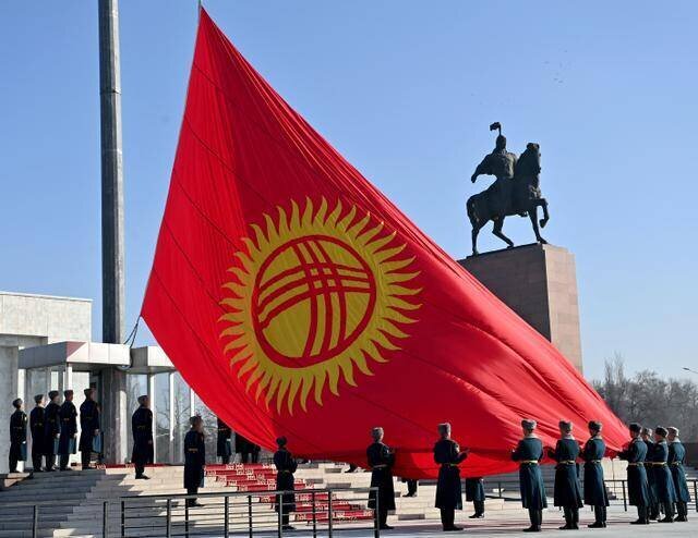 En 2023, l’administration du président Sadyr Japarov a cessé de publier la liste des nouveaux citoyens, selon une enquête d’“Azattyq”.