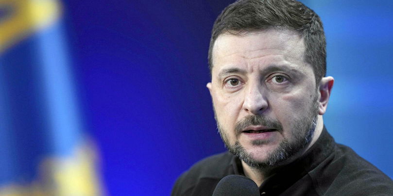 Le président ukrainien, Volodymyr Zelensky, répond aux questions des médias lors de la conférence de presse qu’il a donnée à Kiev, en Ukraine, le dimanche 23 février 2025.