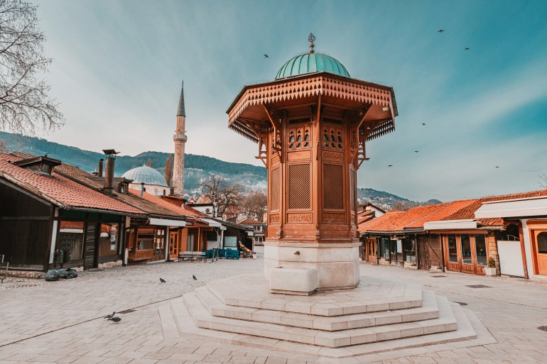 La fontaine Sebilj incarne l'essence de l'artisanat et de la tradition islamique dans la capitale de la Bosnie, Sarajevo