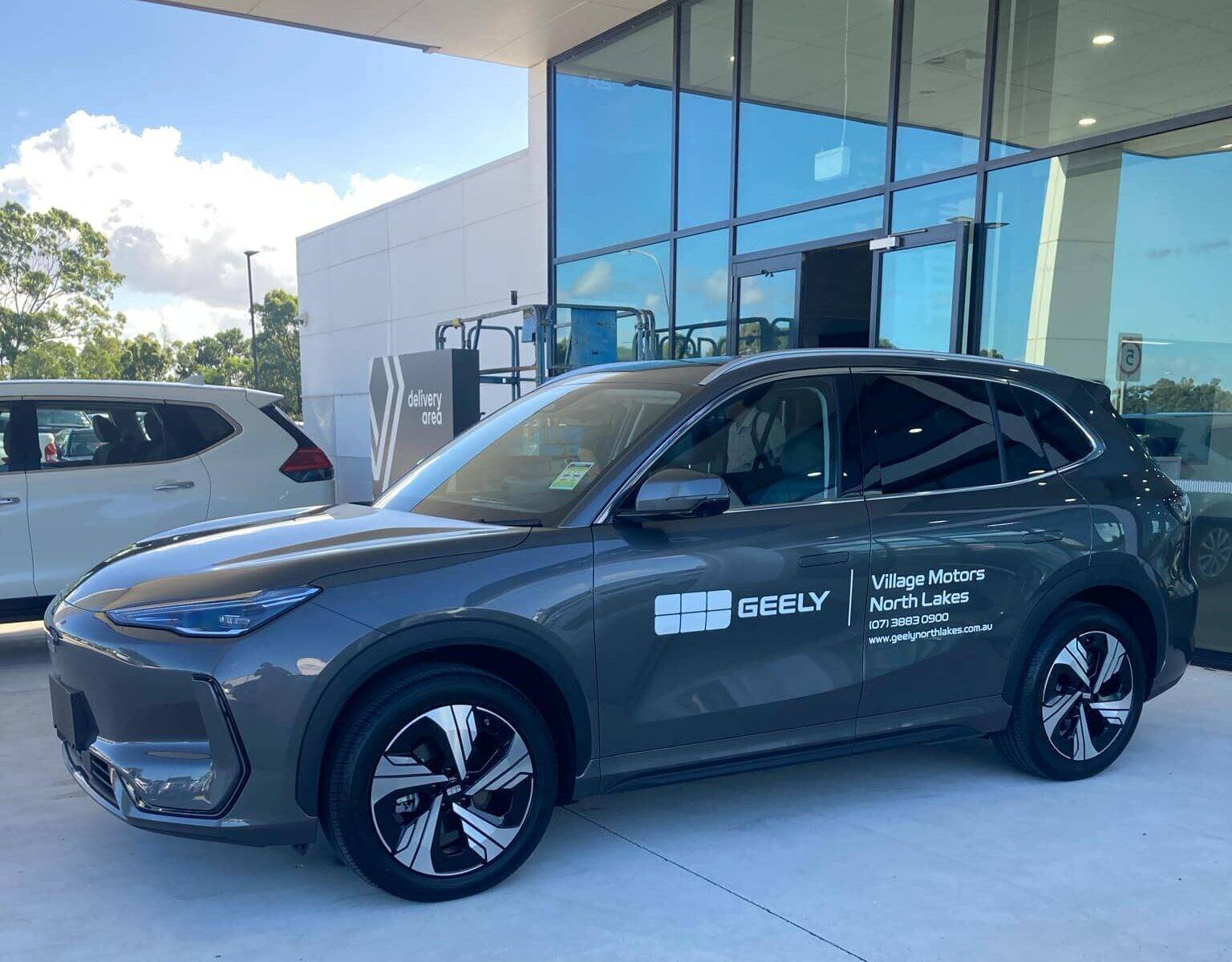 Vue latérale du Geely EX5