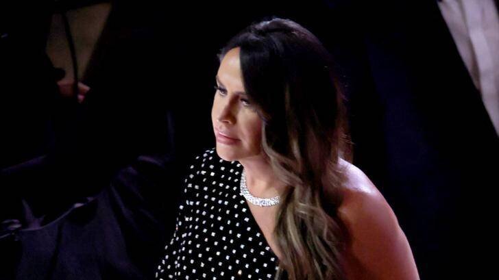 Aux Oscars 2025, Karla Sofía Gascón en prend pour son grade dès le discours d’ouverture de Conan O’Brien.