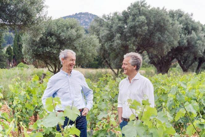 Jean d’Arthuys et Reynald Delille, copropriétaires du domaine de Terrebrune, à Ollioules, dans le Var, en 2020.