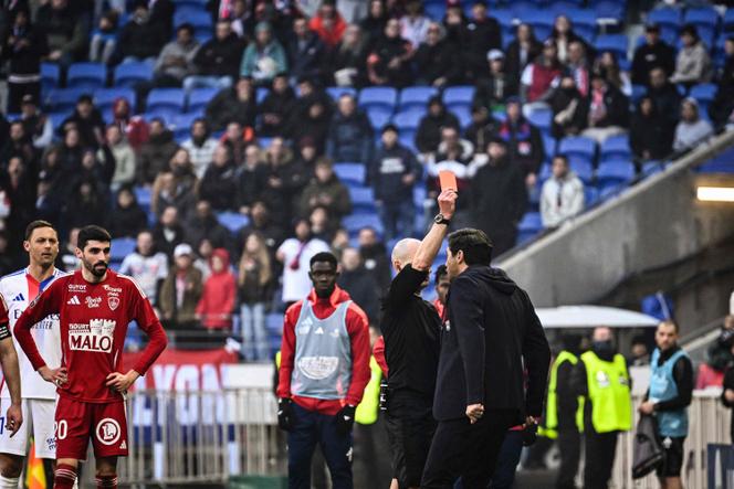 Paulo Fonseca s’en prend à l’arbitre Benoît Millot lors du match de Ligue 1.