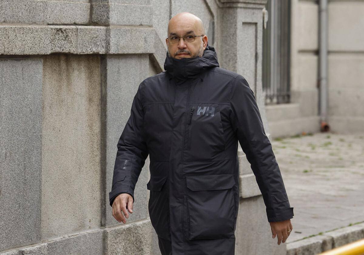Carlos Moreno, chef de cabinet de la vice-présidente Montero, à son arrivée au Tribunal Suprême.