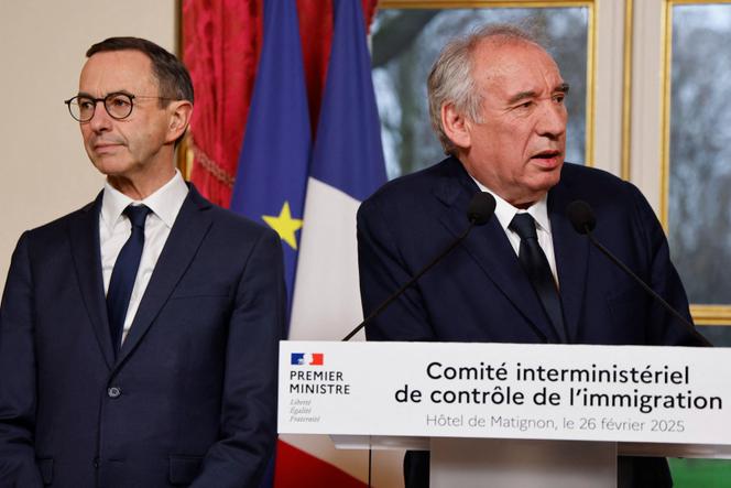 Le ministre de l’intérieur, Bruno Retailleau, et le premier ministre, François Bayrou, à Paris, le 26 février 2025.