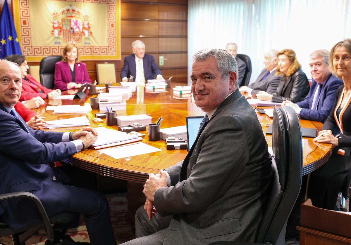 El magistrado José María Macías, en el pleno del Tribunal Constitucional del pasado mes de enero